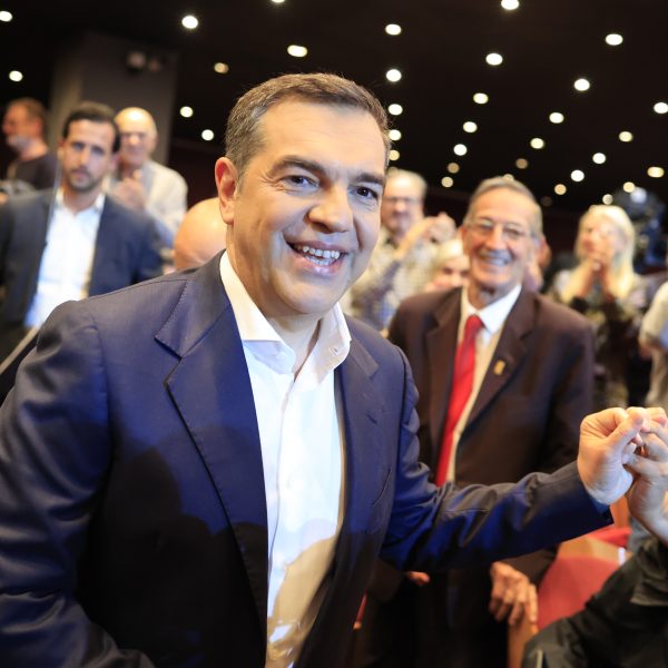 Ιθάκη: Live η παρουσίαση του βιβλίου Τσίπρα στο Παλλάς – Μαζική προσέλευση