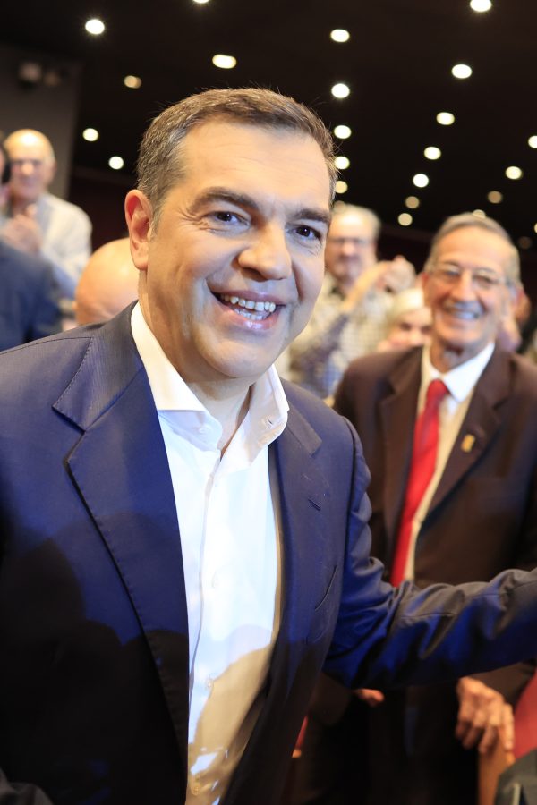 Ιθάκη: Live η παρουσίαση του βιβλίου Τσίπρα στο Παλλάς – Μαζική προσέλευση