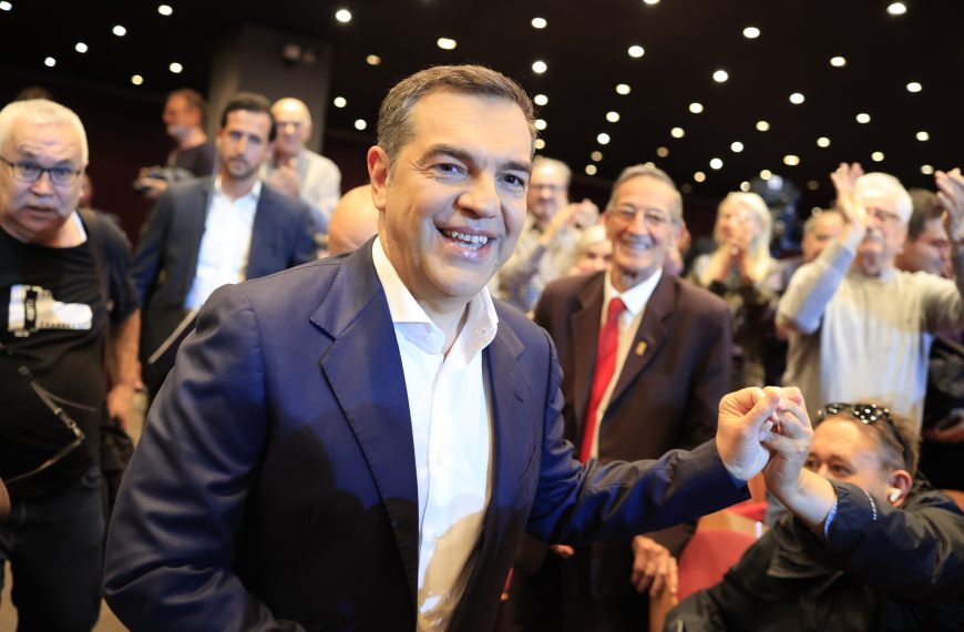 «Και όμως γυρίζει»: Στην Αμαλίας βλέπουν στην «Ιθάκη» το πρώτο ρήγμα στο&hellip;