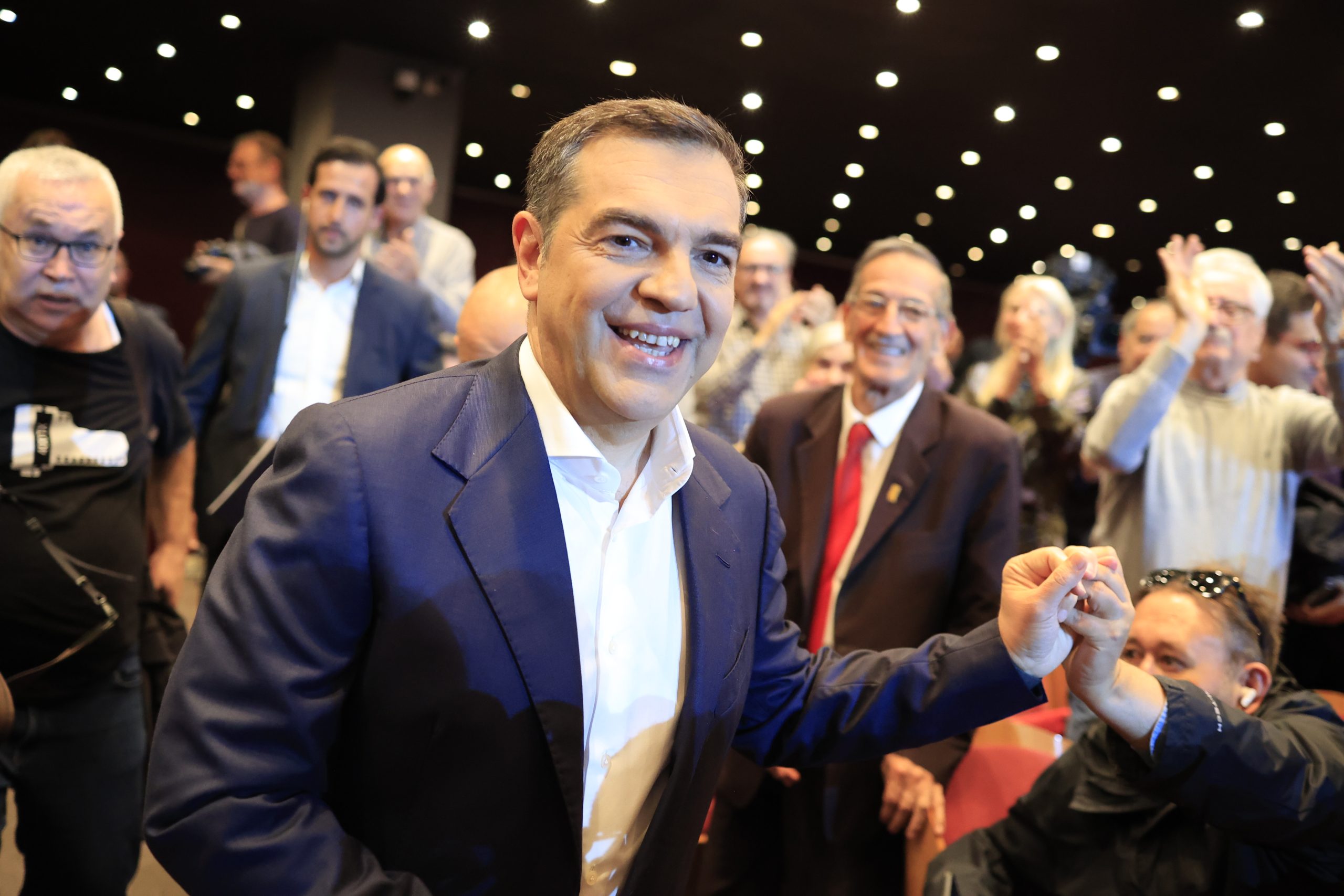 «Και όμως γυρίζει»: Στην Αμαλίας βλέπουν στην «Ιθάκη» το πρώτο ρήγμα στο φθαρμένο πολιτικό σκηνικό