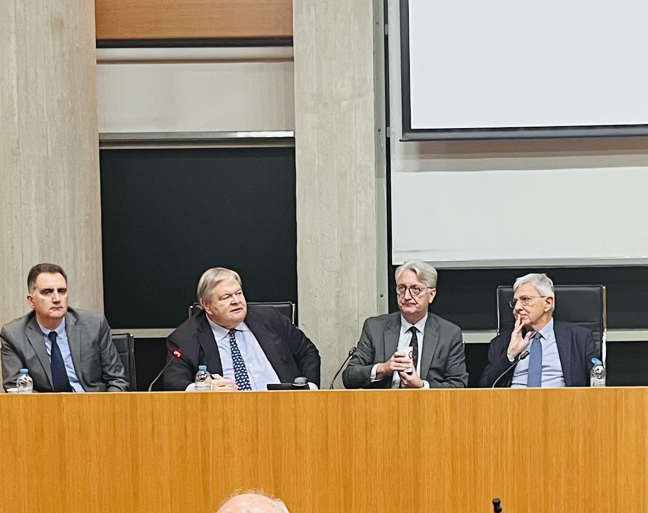 Ευ. Βενιζέλος: Η χώρα είναι μη διακυβερνήσιμη