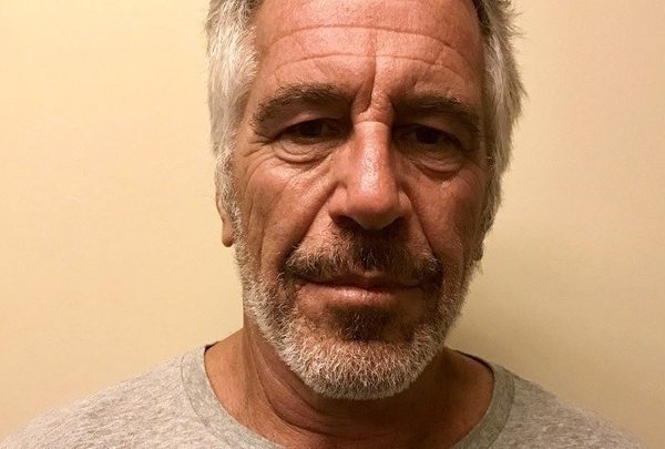 Υπόθεση Επστάιν: Στη δημοσιότητα το μεγαλύτερο αρχείο μέχρι σήμερα