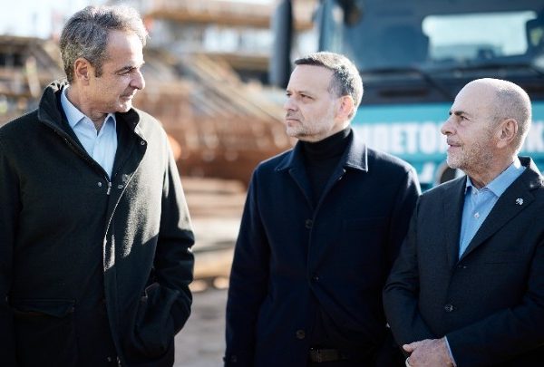 Ο Κυριάκος Μητσοτάκης στο υπό ανέγερση γήπεδο του Παναθηναϊκού στον Βοτανικό