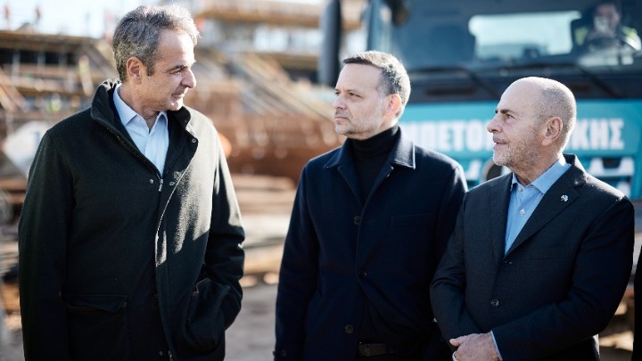 Ο Κυριάκος Μητσοτάκης στο υπό ανέγερση γήπεδο του Παναθηναϊκού στον Βοτανικό