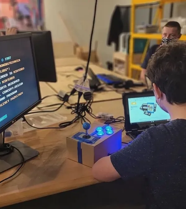 Σχολείο χωρίς δασκάλους: Το πείραμα της τεχνητής νοημοσύνης που διχάζει εκπαιδευτικούς και γονείς