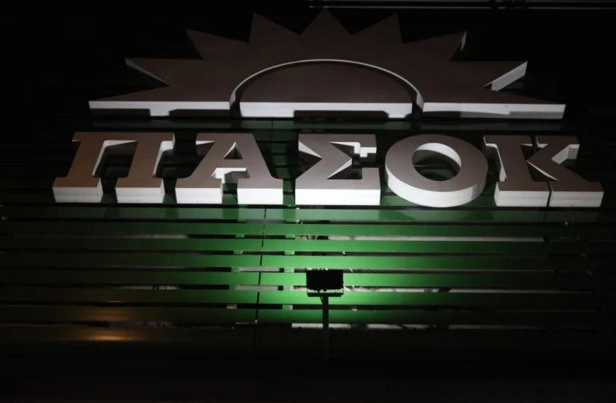 OPINION POLL/ Η “βαβέλ” της εκλογικής βάσης του ΠΑΣΟΚ- Ιδού πώς εξηγείται η “ακούνητη βελόνα”