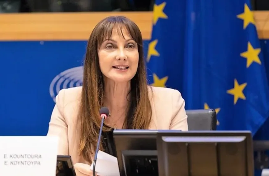 Κουντουρά: «Δεν απαντώ σε fake news»