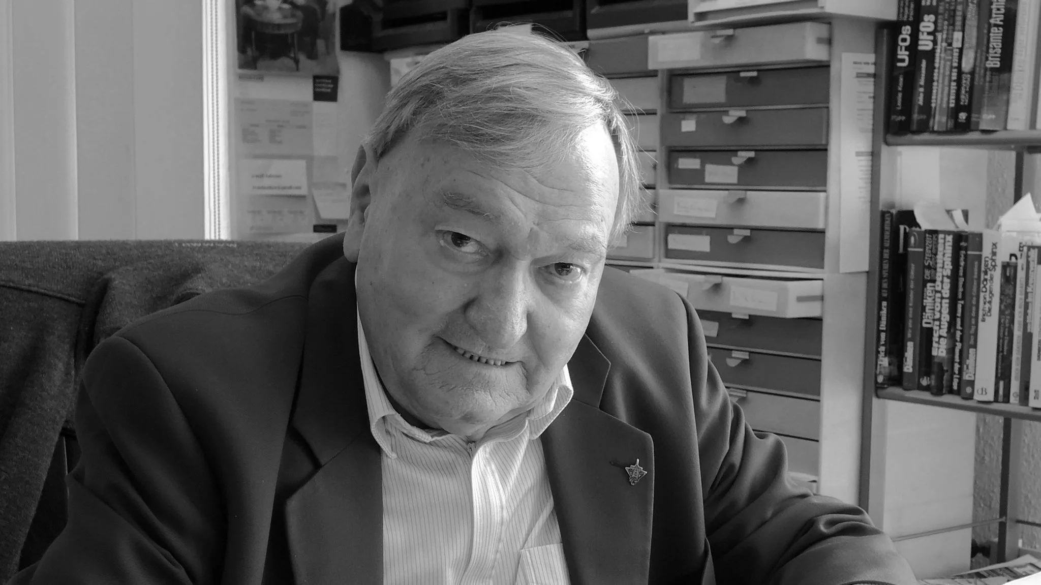 Πέθανε ο Έριχ φον Ντένικεν: Ο άνθρωπος που προσγείωσε τους «εξωγήινους» στις… βιβλιοθήκες μας