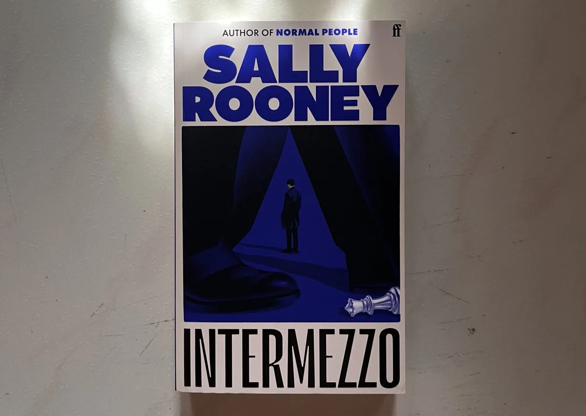 Όταν η ιδιωτική ζωή γίνεται πολιτική: Το Intermezzo της Sally Rooney