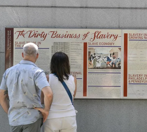 Φιλαδέλφεια: Η κυβέρνηση Τραμπ αφαιρεί εκθέματα σχετιζόμενα με τη σκλαβιά – Μήνυση από τη Πολιτεία