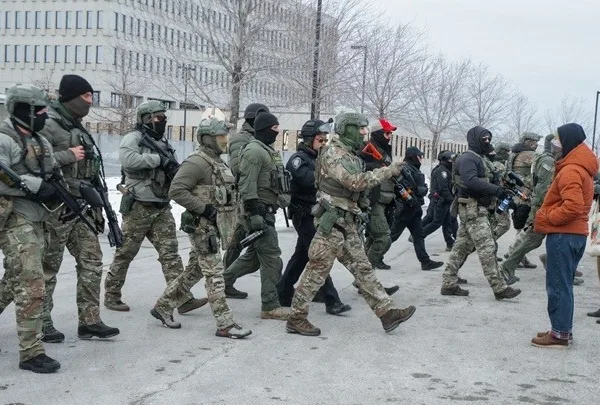 ICE: Οι πραιτωριανοί του Τραμπ προκαλούν φόβο και οργή