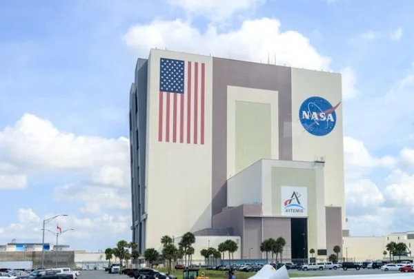 Η NASA εξετάζει το ενδεχόμενο να επισπεύσει την επιστροφή του πληρώματος του Διεθνούς Διαστημικού Σταθμού ( ISS)