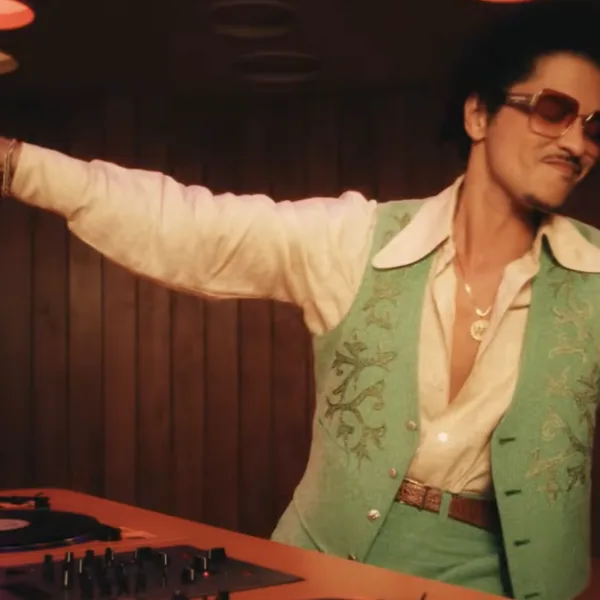 Μπρούνο Μάρς: Το δέκατο Νο. 1 και το ραντεβού με την ιστορία