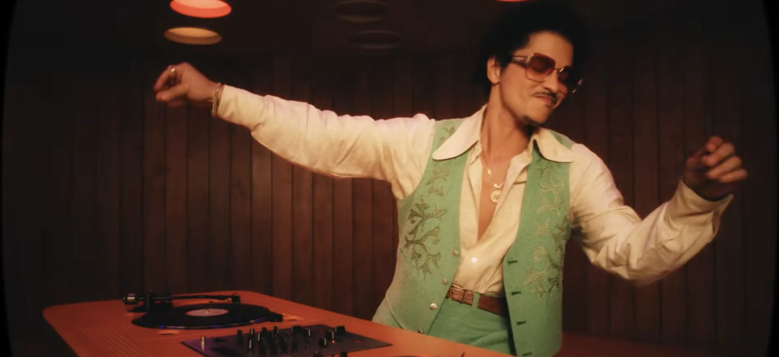 Μπρούνο Μάρς: Το δέκατο Νο. 1 και το ραντεβού με την ιστορία