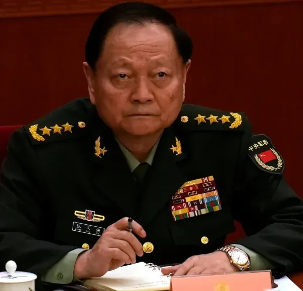 Σκάνδαλο Κατασκοπείας στο Πεκίνο: Απομακρύνεται ο στρατηγός Χε Γουεϊντόνγκ