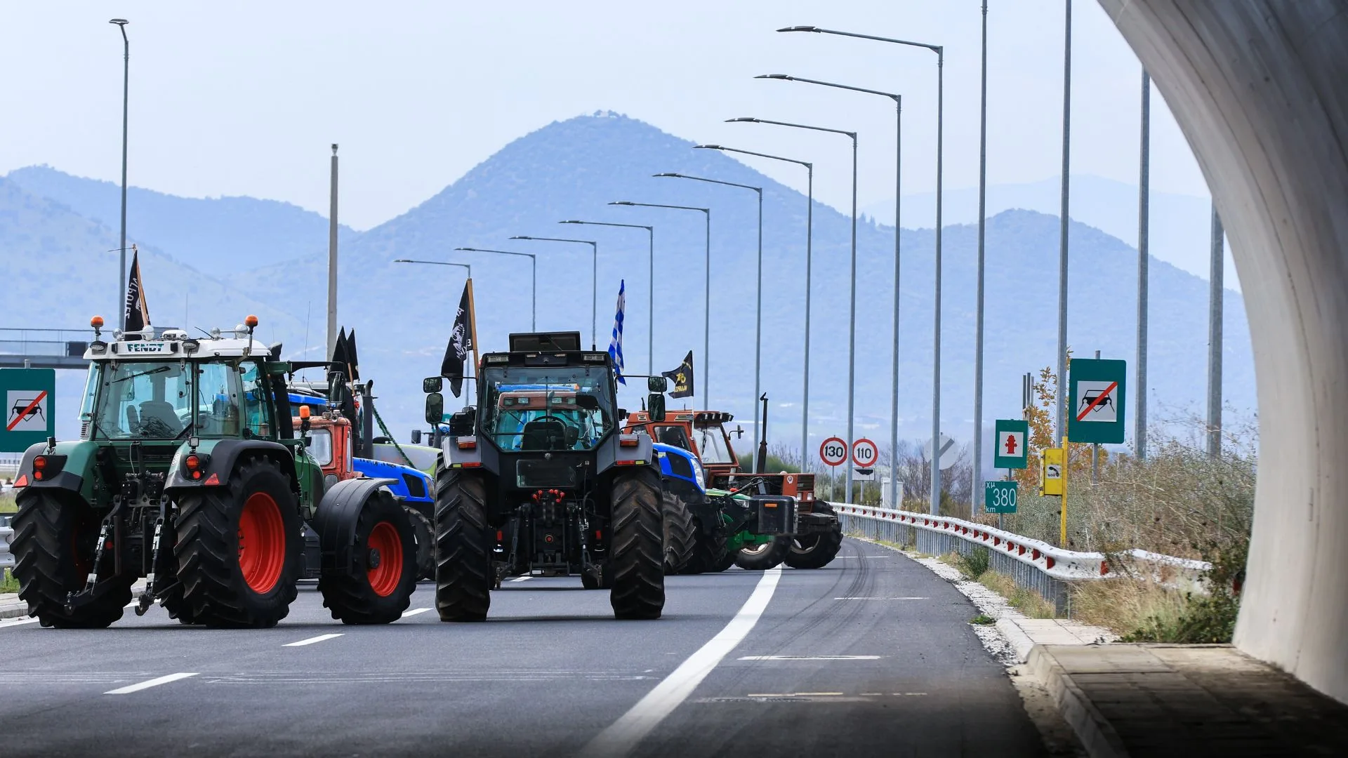 Αγροτικές κινητοποιήσεις: Απογοήτευση και κλιμάκωση μετά τις κυβερνητικές εξαγγελίες