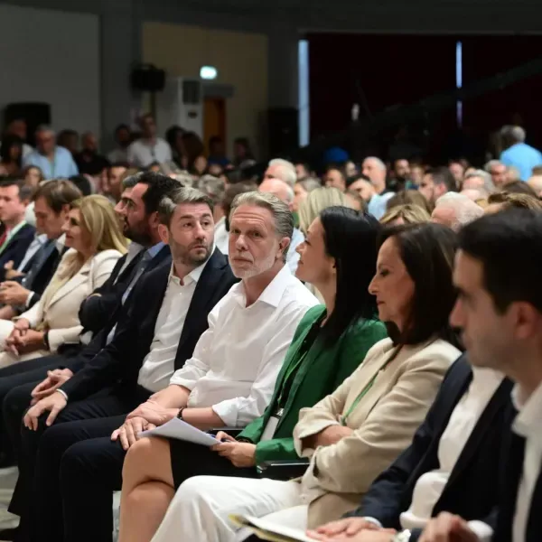 Η δύσκολη ισορροπία Ανδρουλάκη μεταξύ Ζωής και Άννας- Το συνέδριο, ο κίνδυνος “εμφυλίου” και διάσπασης