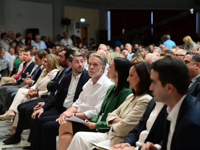 Η δύσκολη ισορροπία Ανδρουλάκη μεταξύ Ζωής και Άννας- Το συνέδριο, ο κίνδυνος “εμφυλίου” και διάσπασης