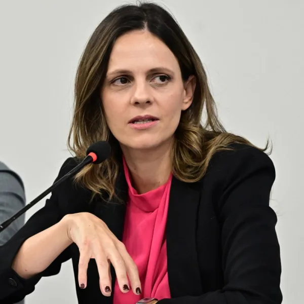 Πολιτικό μέτωπο από την Κεντροαριστερά έως τη ριζοσπαστική Αριστερά προτείνει η Έφη&hellip;