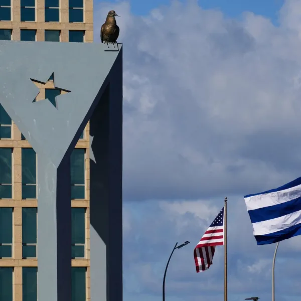 Ο Τραμπ κλιμακώνει τη ρητορική κατά της Κούβας και αναζωπυρώνει τα σενάρια&hellip;