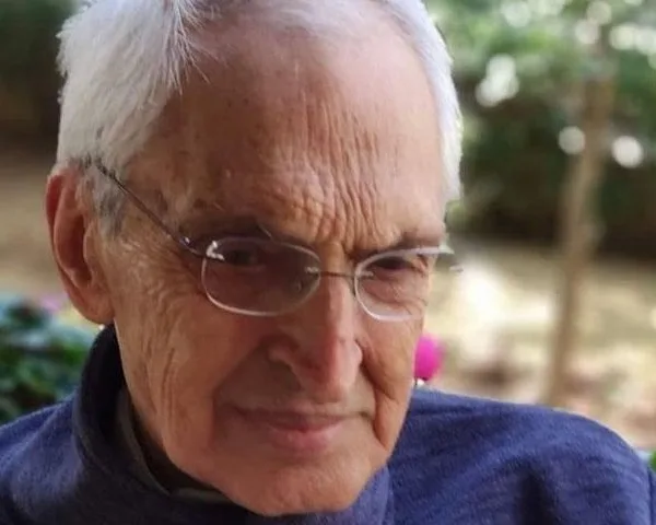 Πέθανε ο Γιώργος Ρούσης: Ο ανυπότακτος διανοούμενος της Αριστεράς