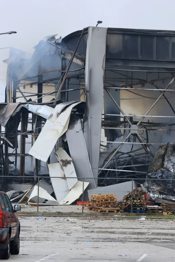 Τραγωδία στα Τρίκαλα: «Παγώνει» το πολιτικό σκηνικό – Οι αντιδράσεις της ηγεσίας για τη φονική πυρκαγιά