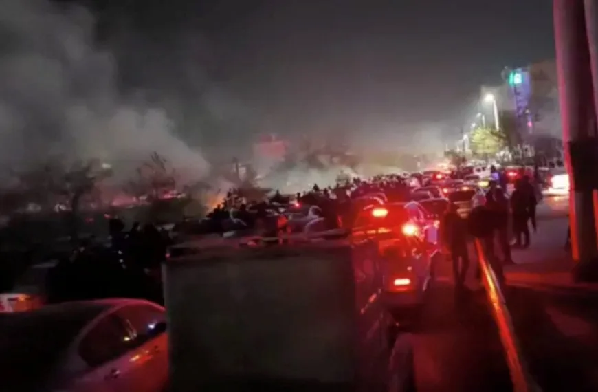 Ιράν: «Η μεγαλύτερη κρίση από το 1979» – Τα σενάρια για την επόμενη μέρα