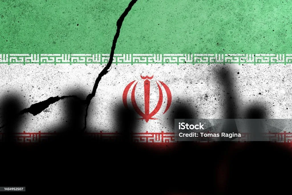 Ιράν: Οργή, καταστολή και αίμα στο “Μεγάλο Παζάρι” της Τεχεράνης- “Πέφτει” το θεοκρατικό καθεστώς;