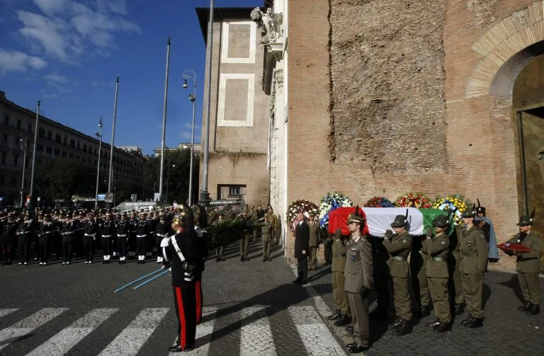 Νέο ρήγμα στο ΝΑΤΟ: Παρίσι και Ρώμη απαντούν στις δηλώσεις Τραμπ για τις απώλειες στο Αφγανιστάν