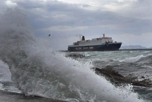 Ακυρώσεις και τροποποιήσεις στα ακτοπλοϊκά δρομολόγια λόγω ισχυρών ανέμων