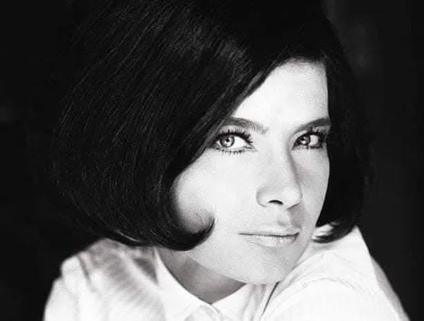 Τζένη Καρέζη: Η ηθοποιός που έγινε σύμβολο μιας ολόκληρης εποχής