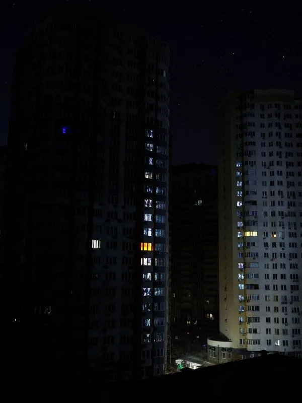 Νέα μαζική ρωσική επίθεση στο Κίεβο βύθισε χιλιάδες νοικοκυριά στο σκοτάδι και το κρύο