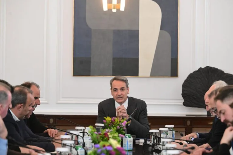 Μαραθώνια συνάντηση αγροτών – Μαξίμου χωρίς συμφωνία: «Δεν πήραμε τίποτα», λένε τα μπλόκα