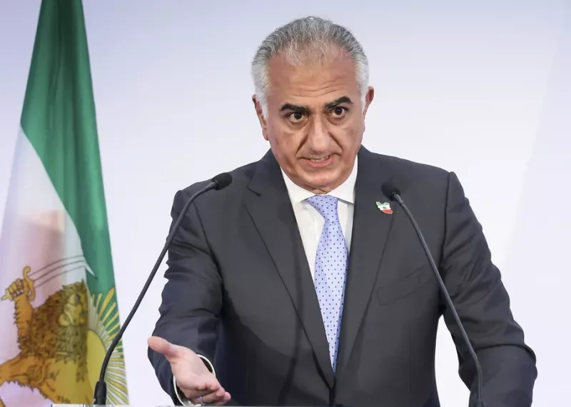 Ρεζά Παχλαβί: Ο εξόριστος διάδοχος του Σάχη και το στοίχημα της επόμενης ημέρας στο Ιράν