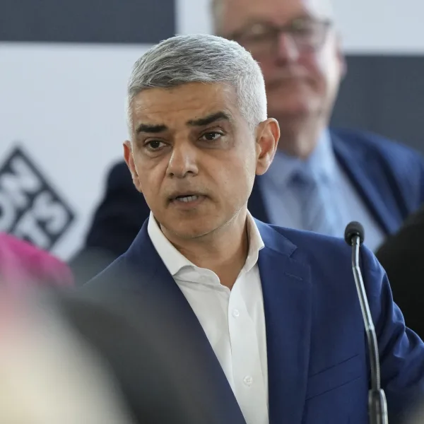 Σαντίκ Καν: Η Τεχνητή Νοημοσύνη απειλεί με «μαζική ανεργία» το Λονδίνο