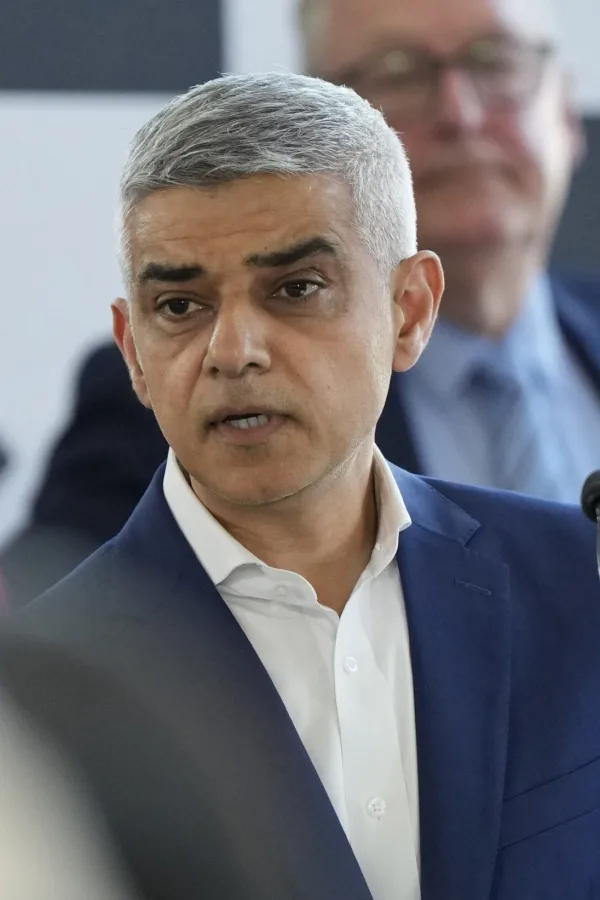 Σαντίκ Καν: Η Τεχνητή Νοημοσύνη απειλεί με «μαζική ανεργία» το Λονδίνο