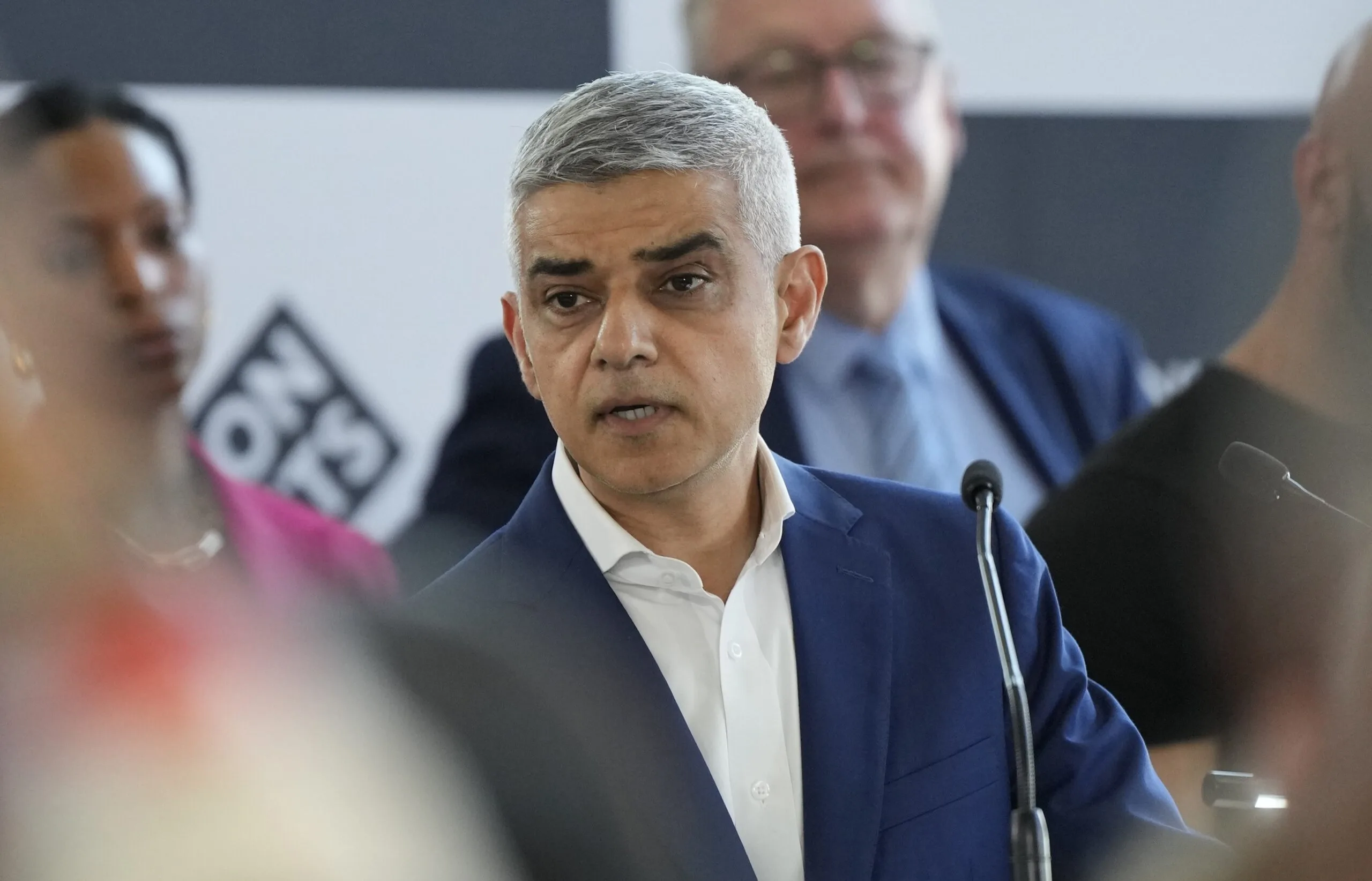 Σαντίκ Καν: Η Τεχνητή Νοημοσύνη απειλεί με «μαζική ανεργία» το Λονδίνο