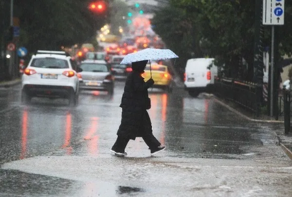 Ισχυρές βροχές και καταιγίδες έως την Πέμπτη