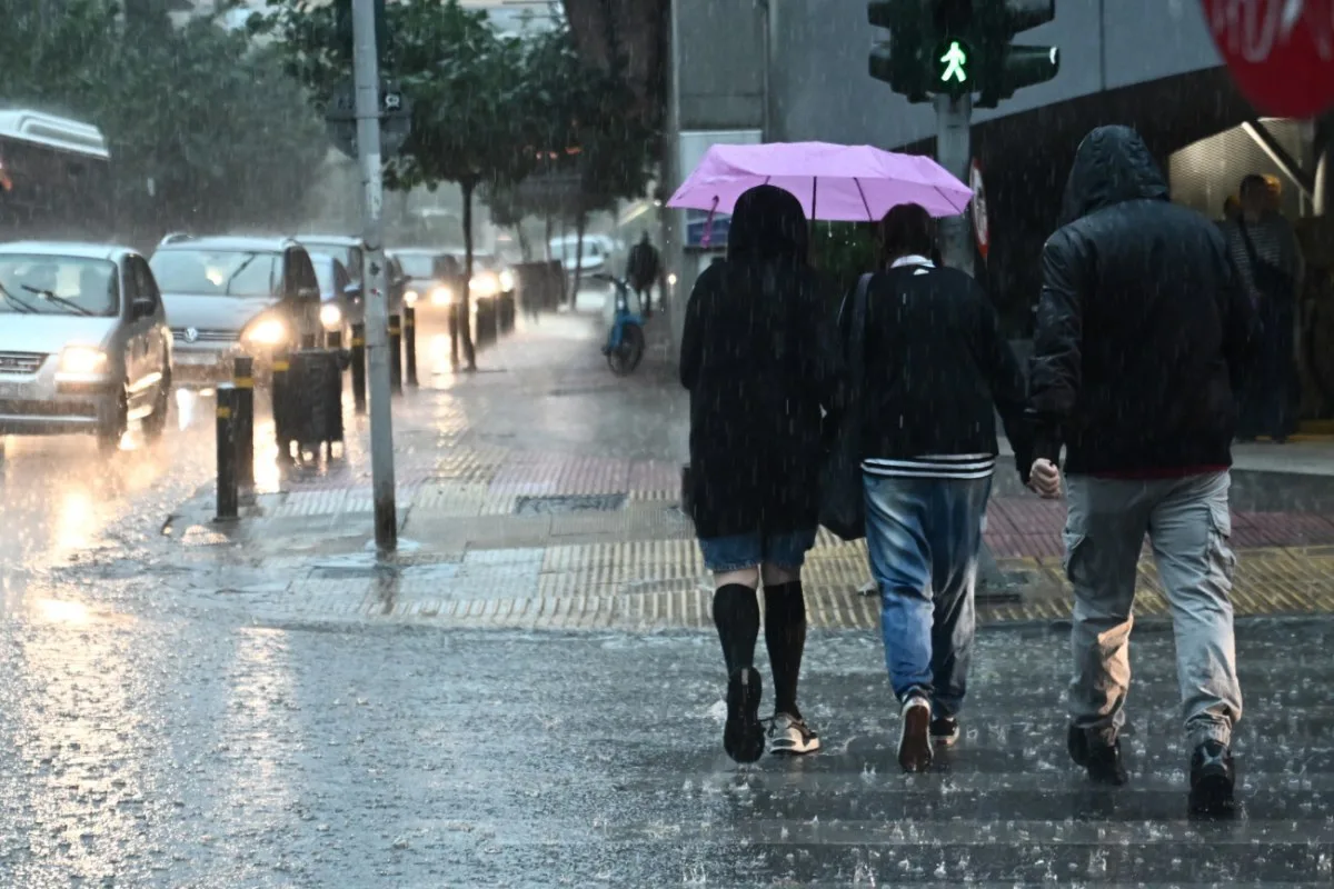Νέα επιδείνωση του καιρού με ισχυρές βροχές, καταιγίδες και θυελλώδεις νοτιάδες