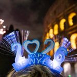 Ο κόσμος υποδέχεται το 2026