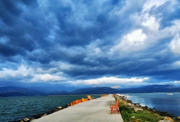 Αλλαγή σκηνικού στον καιρό: Βροχές, καταιγίδες και άνοδος θερμοκρασίας από σήμερα