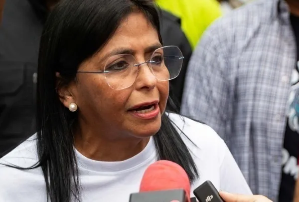 Στρατός και Δικαιοσύνη στηρίζουν τη Ντέλσι Ροντρίγκες ως προσωρινή πρόεδρο της Βενεζουέλας