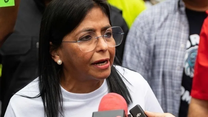 Στρατός και Δικαιοσύνη στηρίζουν τη Ντέλσι Ροντρίγκες ως προσωρινή πρόεδρο της Βενεζουέλας