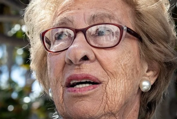 Πέθανε η Εύα Σλος, ετεροθαλής αδελφή της Άννας Φρανκ και ακούραστη φρουρός&hellip;