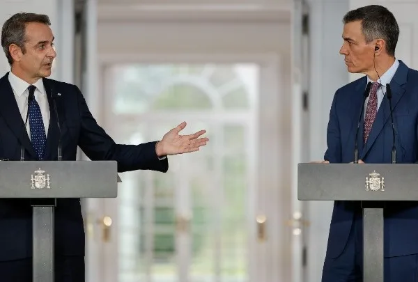 Μήνυμα ενότητας και γεωπολιτικής σταθερότητας από Μητσοτάκη και Σάντσεθ