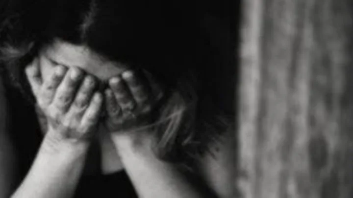 Συγκεκριμένα συμπτώματα κατάθλιψης στη μέση ηλικία συνδέονται με αυξημένο κίνδυνο άνοιας