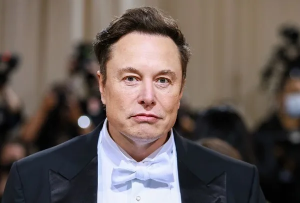 Ο Έλον Μασκ αξιώνει πάνω από 134 δισ. δολάρια από OpenAI και Microsoft, καταγγέλλοντας «αθέμιτα κέρδη»