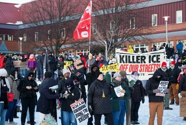 Μινεάπολις: Υποχώρηση Τραμπ μετά την κατακραυγή για τις δολοφονίες του ICE