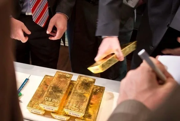 Χρυσός: Έσπασε το φράγμα των 5.000 δολαρίων