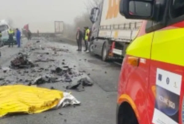 Πολύνεκρη τραγωδία στη Ρουμανία: Μίνι βαν από την Ελλάδα συγκρούστηκε με βυτιοφόρο&hellip;